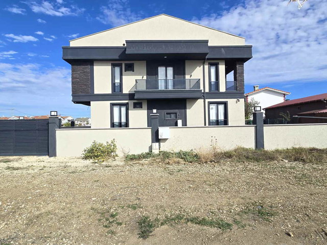 DENİZ MANZARALI PLAJA YAKIN YENİ LÜKS TRİPLEKS VİLLA
