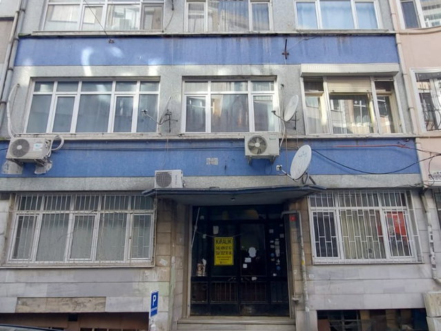FATİH YEKTA EFENDİ SOKAK'TA 2+1 MASRAFSIZ SATILIK DAİRE