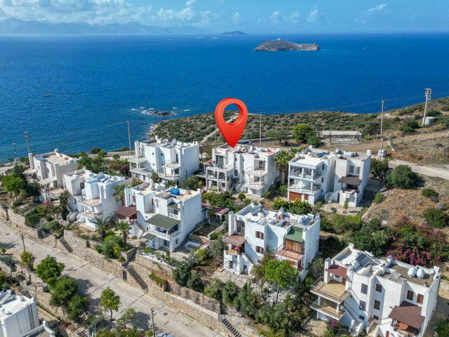 KADIKALESI'NDE NEZİH SİTEDE 4+2 GENİŞ BAHÇELİ TRİPLEKS