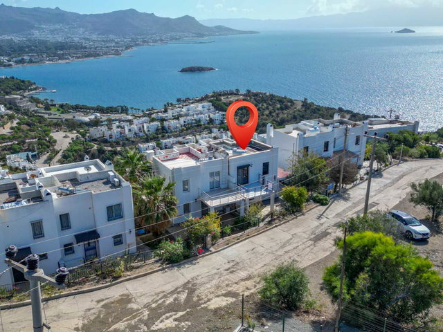 KADIKALESI'NDE NEZİH SİTEDE 4+2 GENİŞ BAHÇELİ TRİPLEKS