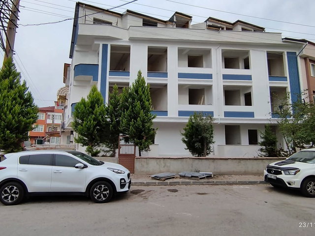 DERİNCE SIRRIPAŞA DA 2+1 SIFR SATILIK DAİRE