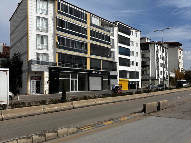KIRIKKALE MERKEZDE TERASLI GENIŞ 3+1 SATILIK BAKIMLI DAIRE