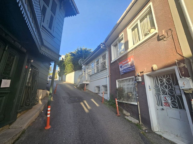 REMAX ASHILL ÜSKÜDAR KUZGUNCUK DA 3+1 SATILIK MÜSTAKIL EV