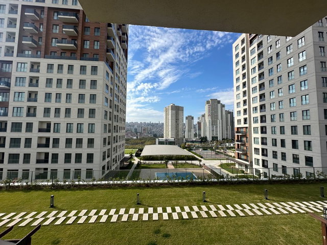 SELF İSTANBUL KARDEN SİTESİNDE BÜYÜK M2 SATILIK 3+1 DAİRE