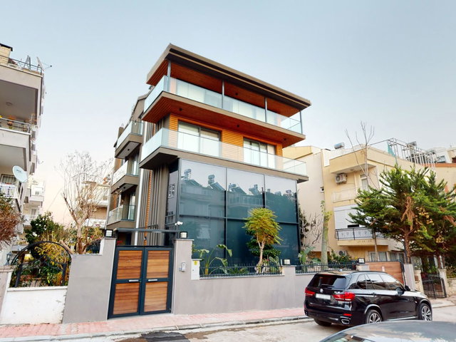 KONYAALTI'NDA DENIZE 400 M MESAFEDE MÜSTAKIL VILLA DENIZ GÖRÜR