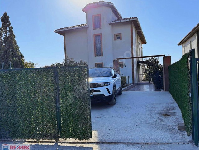 REMAX ŞEHİR ESENKÖYDE SATILIK FULL DENİZ VE DOĞA MANZARALI VİLLA