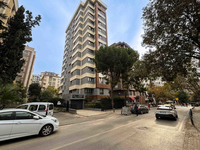 KAPTAN ARİF SOKAK ÜSTÜNDE GENÇ BİNADA SATILIK 3+1 BOŞ DAİRE