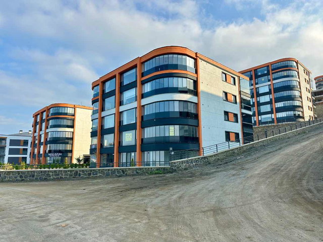 YALINCAK LOTUS KONAKLARINDA SATILIK SIFIR 4+1 DAİRE