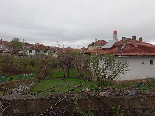 TOKAT, YEŞİLYURT MERKEZDE SATILIK MÜSTAKİL EV VE ARSA