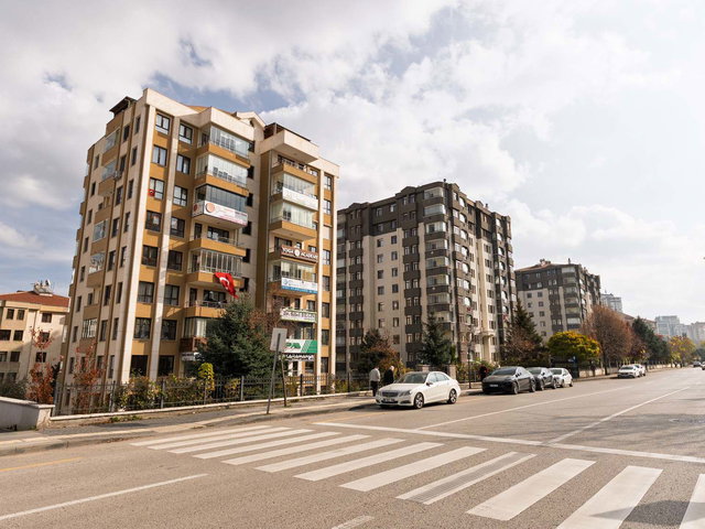 YAŞAMKENT CADDE CEPHE TİCARİ KULLANIMLI 4+1 DAİRE