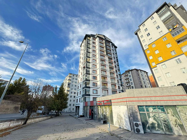 TALAS YENIDOĞAN'DA BELEDIYE ARKASI SATILIK 7 ODALI DUBLEKS DAIRE