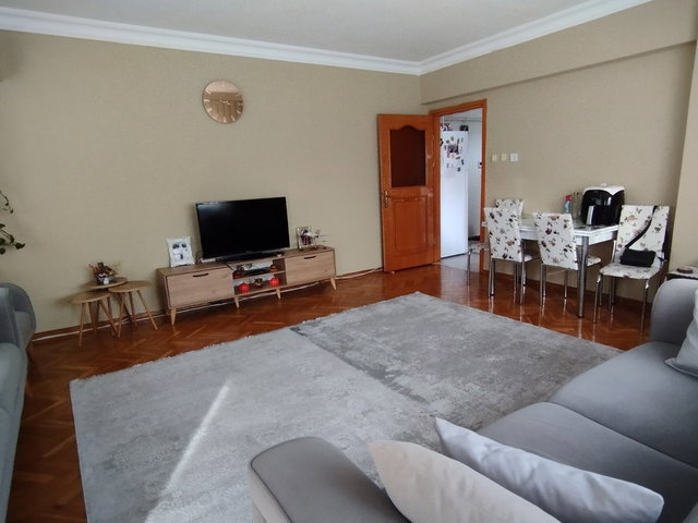 AVCILAR MERKEZDE 160 M2 3+1 ARAKAT TEMİZ DAİRE