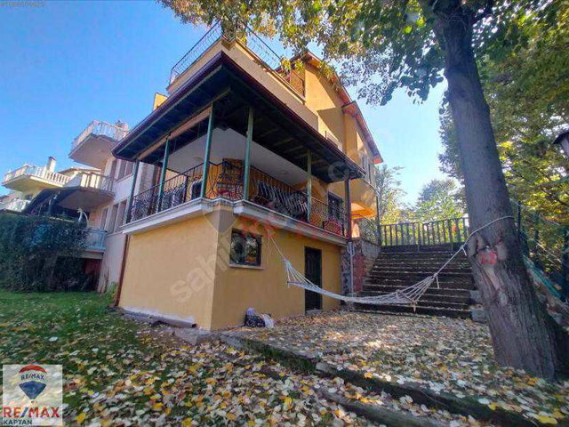 KARTEPE'DE SİTE İÇİ EŞYALI KİRALIK TRİPLEX VİLLA