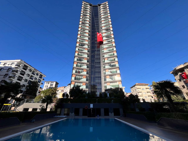 REMAX | KARTAL LIFE 4 YAŞINDA SITE DENIZ MANZARALI EBEVENYLI 3+1