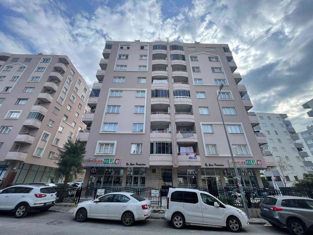 REMAX MODEL DEN BUCA YILDIZ MAH ALINTERI SITESINDE 3+1  DOĞALGAZLI