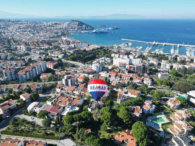KUŞADASI MARİNA BÖLGESİNDE SATILIK DENİZ MANZARALI DUBLEKS DAİRE