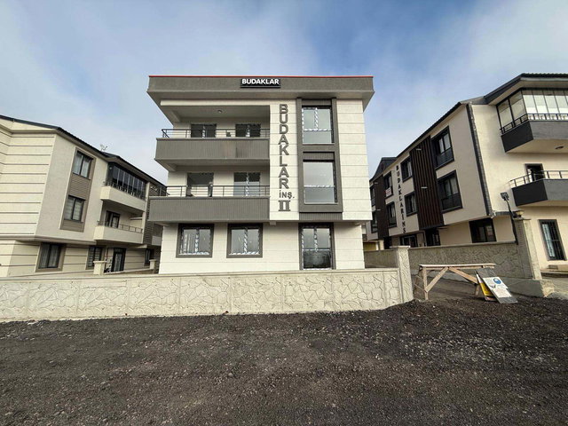REMAX İLKE'DEN DADAŞKENT'TE ANAYOL ÜZERİ 2+1 SATILIK DAİRE