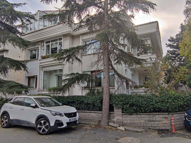 FLORYA ŞENLIKKÖY DE, KAT MÜLKIYETLI, KÖŞE BLOK, ÇIFT CEPHE, BÜYÜK 3+1 DUBLEKS  DAIRE