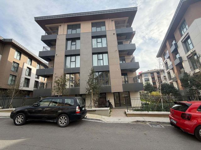 REMAX ASHIL ÜSKÜDAR  KIRAZLITEPE TOKI SATILIK 2+1 DAIRE