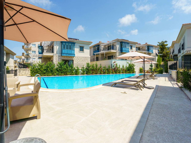 KUŞADASI MARİNA MEVKİİ TAŞ KONSEPT MÜSTAKİL 4+1 ŞAHANE VİLLA