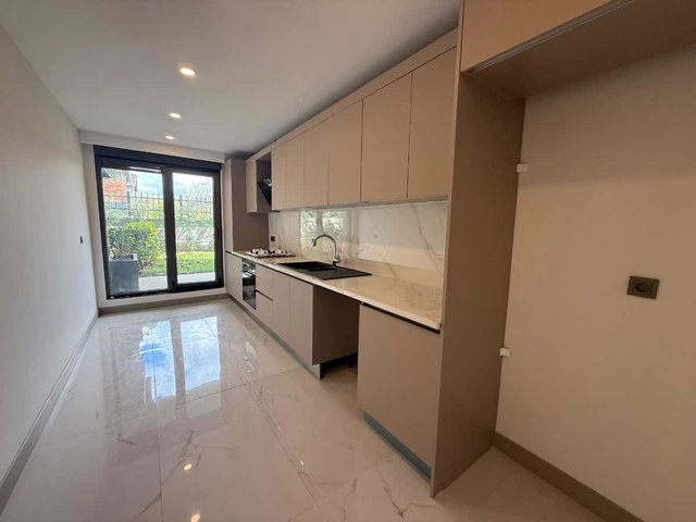 ÜSKÜDAR ÇENGELKÖY VERA SİTESİNDE 3+1 BAHÇELI LÜKS DAIRE