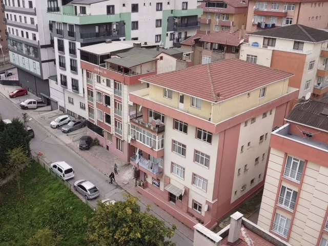 ÇAYIROVA MAHALLESİN'DE FATİH CADDESİNİN HEMEN YALI BAŞINDA SATILIK 2+1 DAİRE