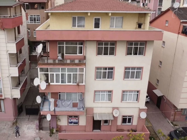 ÇAYIROVA MAHALLESİN'DE FATİH CADDESİNİN HEMEN YALI BAŞINDA SATILIK 2+1 DAİRE