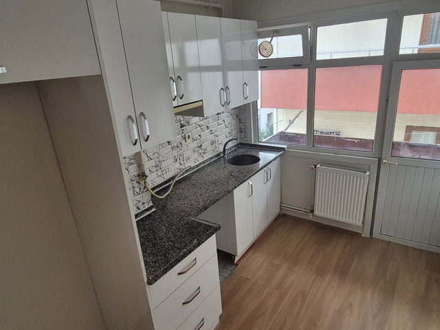 ÇAYIROVA MAHALLESİN'DE FATİH CADDESİNİN HEMEN YALI BAŞINDA SATILIK 2+1 DAİRE