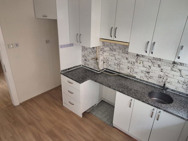 ÇAYIROVA MAHALLESİN'DE FATİH CADDESİNİN HEMEN YALI BAŞINDA SATILIK 2+1 DAİRE