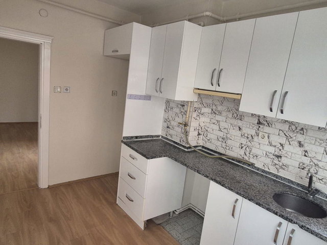 ÇAYIROVA MAHALLESİN'DE FATİH CADDESİNİN HEMEN YALI BAŞINDA SATILIK 2+1 DAİRE
