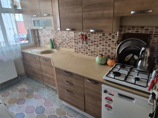 ÇAYIROVA MAHALLESİN'DE FATİH CADDESİNİN HEMEN YALI BAŞINDA SATILIK 2+1 DAİRE