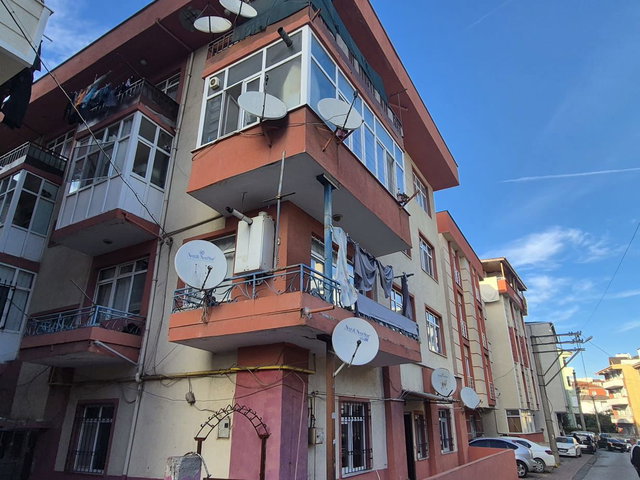 ÇAYIROVA MAHALLESİN'DE FATİH CADDESİNİN HEMEN YALI BAŞINDA SATILIK 3+1 TERAS DAİRE