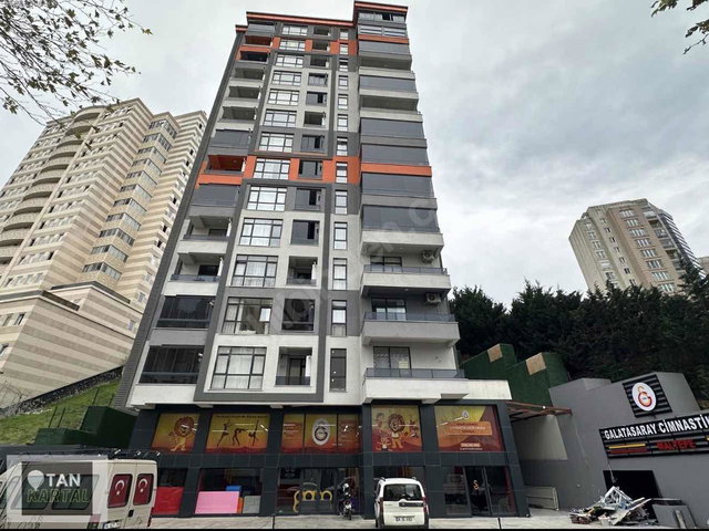 MALTEPE TERASPARK  SATILIK 40 M2 BÜYÜK KENDİNE AİT TERASLI 3+1
