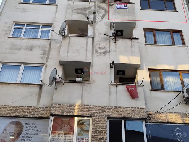 Çark Caddesinin göbeğinde çift cepheli kiralık 3+1