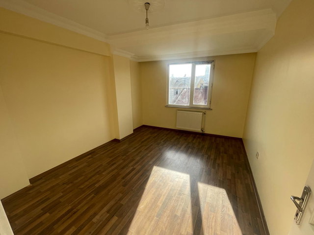 ESENYURT PINAR MAHALLESİNDE KİRALIK TEMİZ 2+1 DAİRE