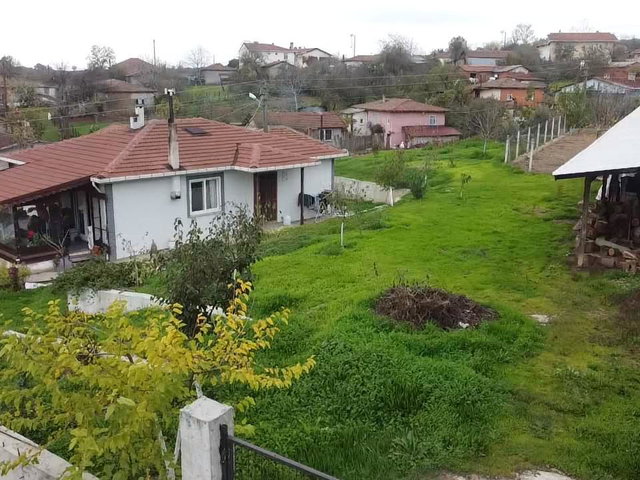 ÇANAKKALE ÇAN BOZGUÇ KÖYÜNDE 1.130 M2 BAHÇESI OLAN HARIKA BIR EV