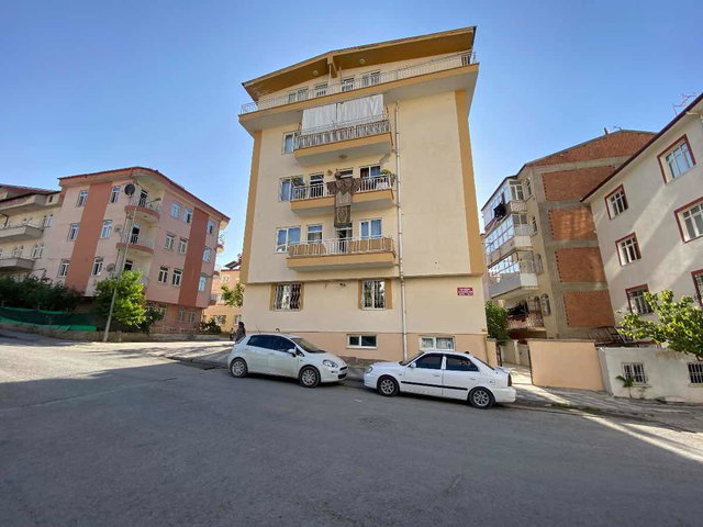 ÇÖŞNÜK'TE RE/MAX GÜNEŞ'TEN KİRALIK 2+1 H#SARSIZ DAİRE