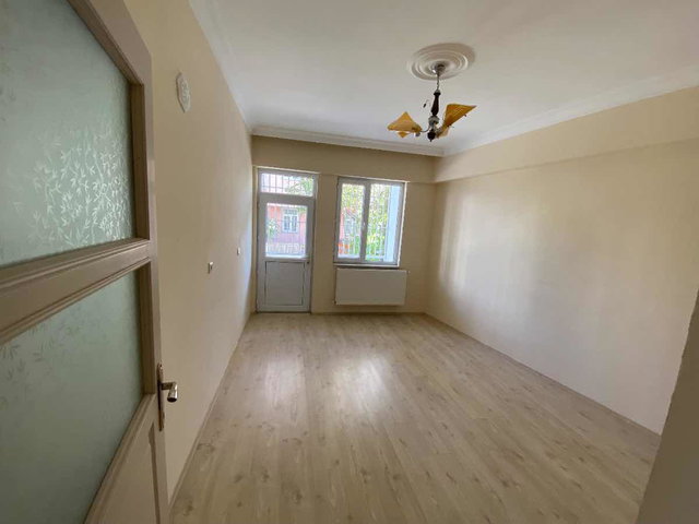 ÇÖŞNÜK'TE RE/MAX GÜNEŞ'TEN KİRALIK 2+1 H#SARSIZ DAİRE