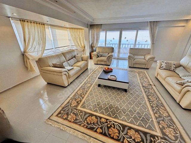REMAX'DAN ÇINARCIK ÖZENLER SİTESİNDE EŞSİZ DENİZ MANZARALI DAİRE