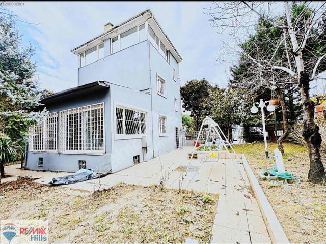REŞİTPAŞA ‘DA KOMPLE KİRALIK BİNA