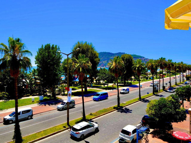 ALANYA MERKEZDE DENİZE İLK SIRADA 3+1 SATILIK DAİRE