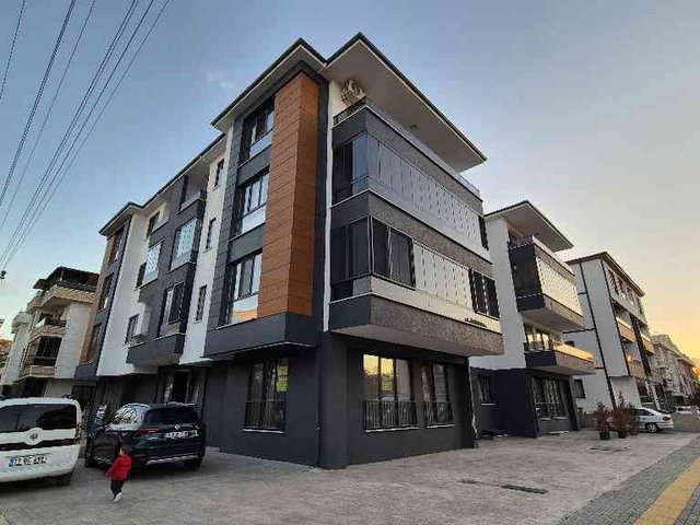 REMAX FREKANS'TAN ÇİFTLİKKÖY MERKEZDE SIFIR 3+1 LÜX DAİRELER