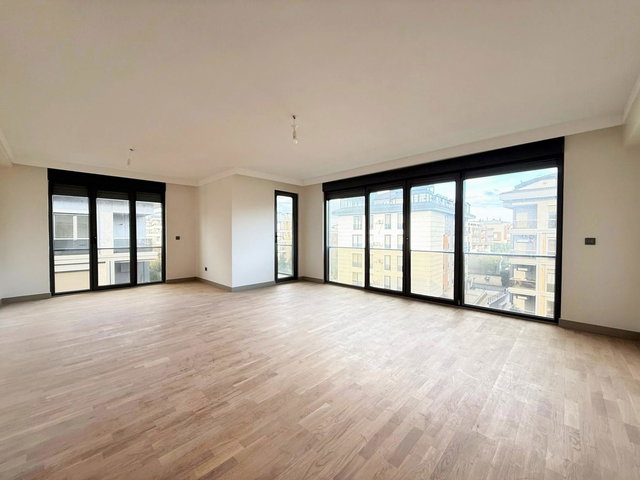 ÇENGELKÖY'DE SITE İÇERISINDE SIFIR SATILIK 4+1 DUBLEKS DAIRE