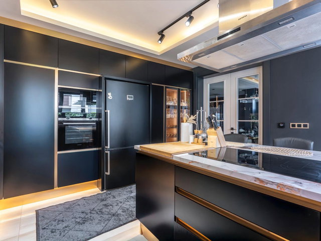 CHÂTEAU D’OR SİTESİNDE 5+1 MODERN VİLLA