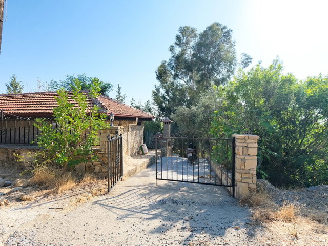 MANAVGAT TAŞAĞIL’DA MÜSTAKİL DOĞA İÇİNDE SATILIK TAŞ EV