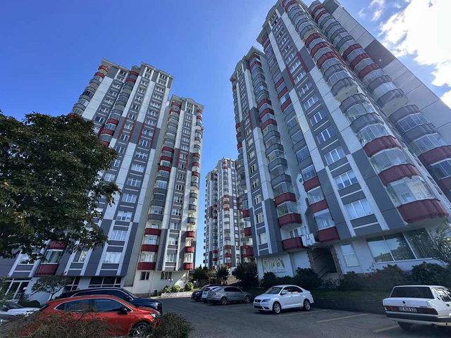 REMAX PARLA BARLAS GÜRLER'DEN 4 MEVSİM SİTESİNDE DENİZ MANZARALI 4+1
