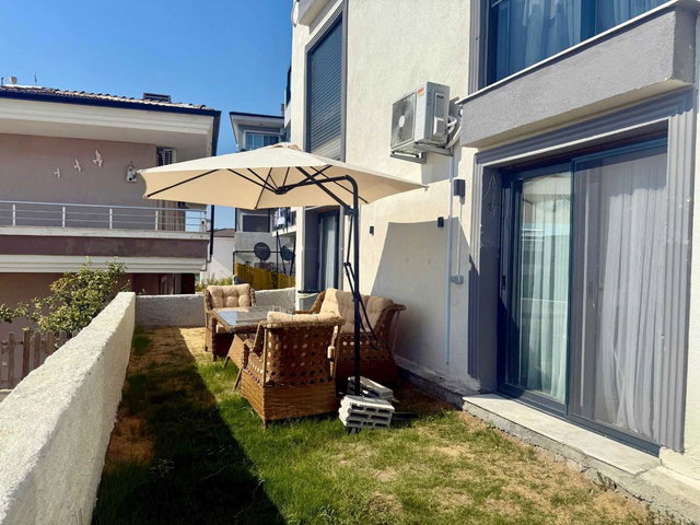 ÇEŞME OVACIK'TA HARİKA KONUMDA BAHÇELİ DUBLEX 3+1 DAİRE(TAKASA AÇIK)