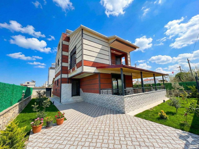 DIKILI SALIHLERALTINDA  5+1 GENIŞ TAM BAĞIMSIZ MUHTEŞEM VILLA
