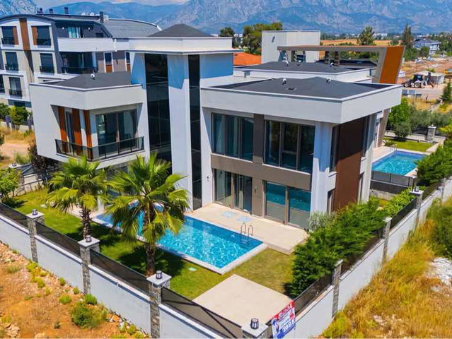 DÖŞEMEALTI ORFE CADDESİ ÜZERİNDE 4+1 MODERN VİLLA