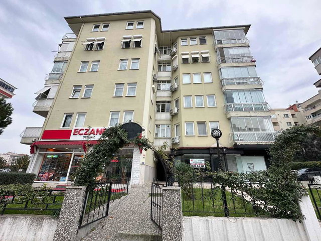 REMAX LEON CUMHURİYET MAH GAZİ CADDESİ' NDE KİRALIK 2+1 DAİRE